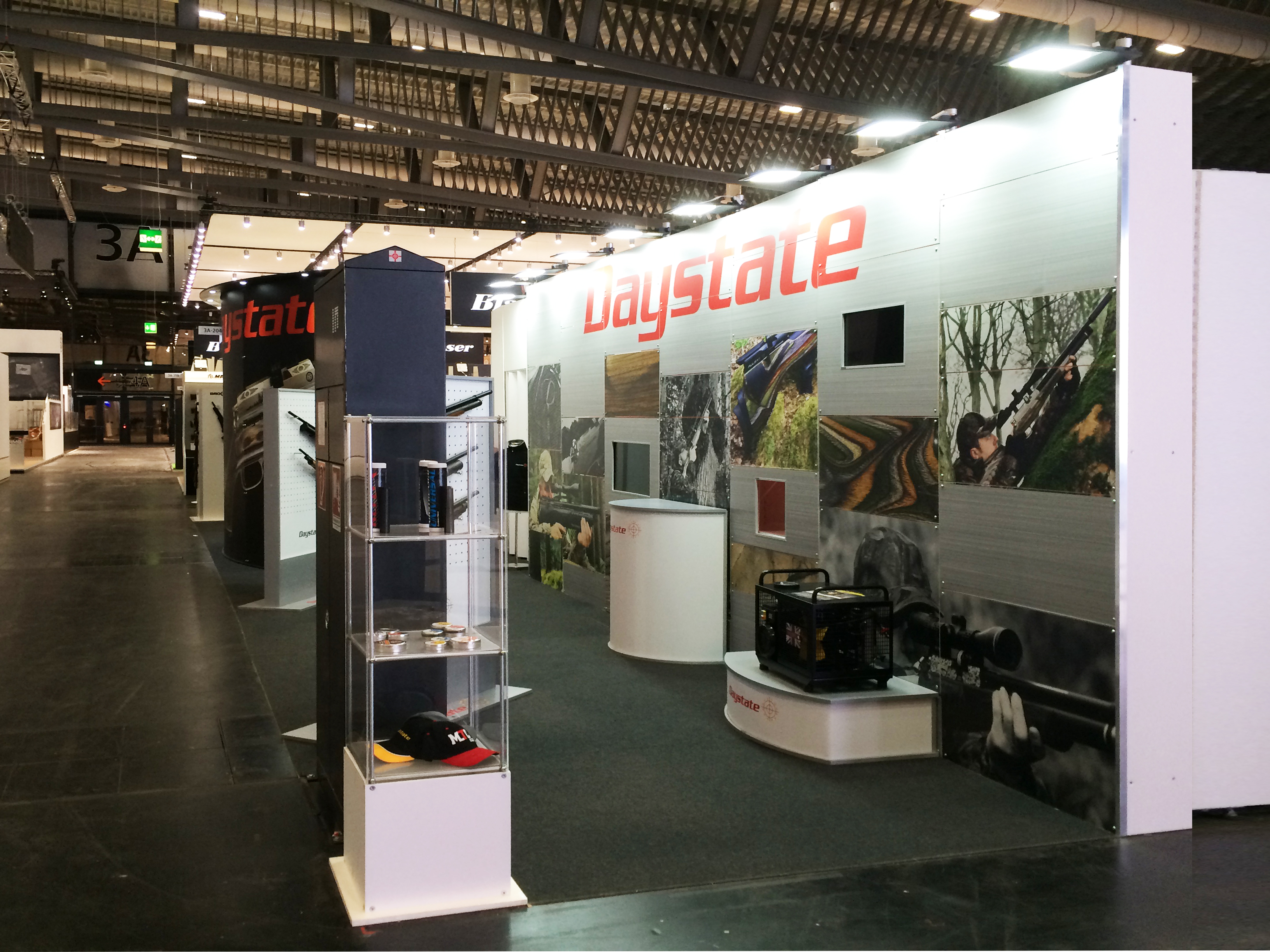 Montage de stand d'exposition Quadra Mono 11 Fastand accessori stand fiera