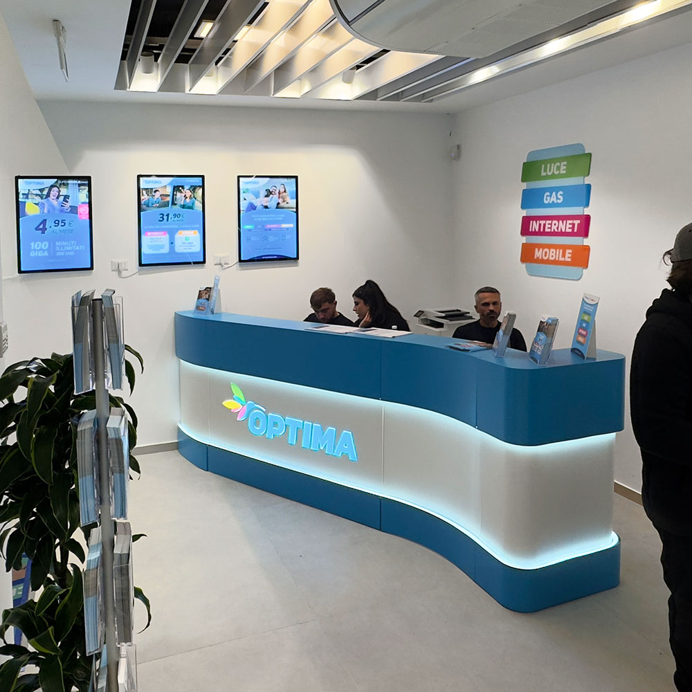 Stand d’exposition avec étagères et niches d’exposition