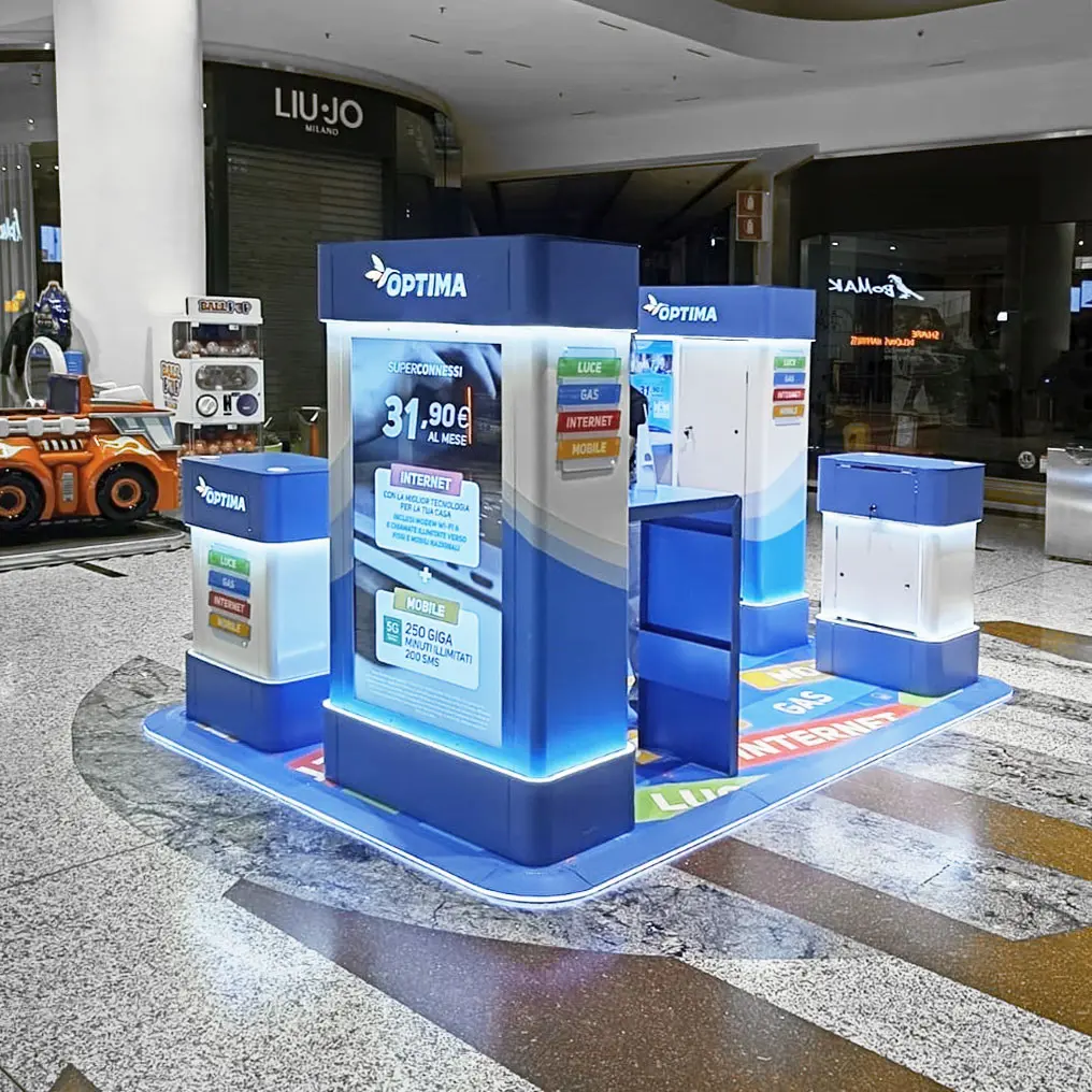 optima1 stand dans un centre commercial à Milan